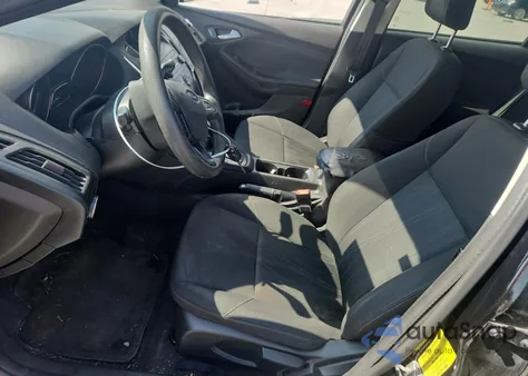 2018 Ford Focus Se z USA, uszkodzony, nr VIN 1FADP3F21JL265636